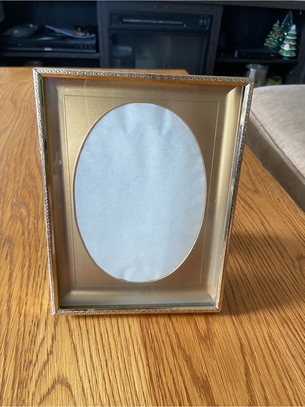 Vintage Gold Oval Mat Picture Frame - Elegant Home Accent